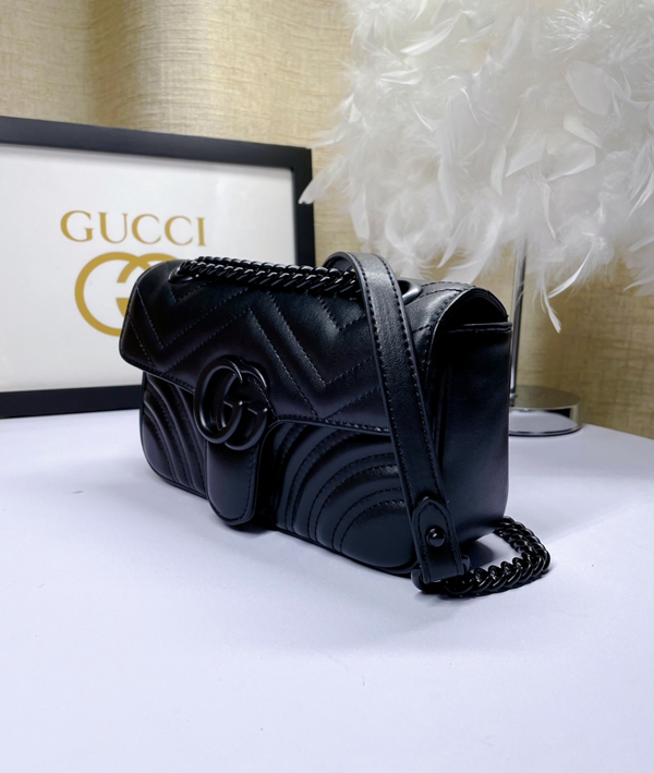 激安グッチバッグコピー側面デザイン